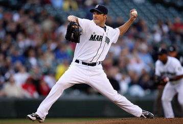 SEATTLE - MAY 21:  Erik Bedard #45 of the Seattle Mariners pitches against the Los Angeles Angels of Anaheim during the game on May 21, 2009 in Seattle, Washington. (Photo by Otto Greule Jr/Getty Images) 