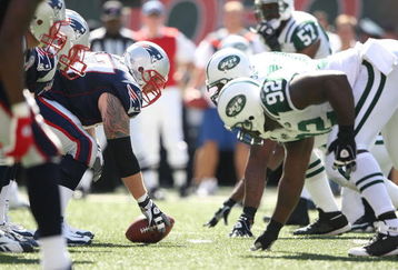 EAST RUTHERFORD, NJ - SEPTEMBER 20: A view of the line of scrimmage during the game between the New York Jets and the New England Patriots at Giants Stadium on September 20, 2009 in East Rutherford, New Jersey.  (Photo by Nick Laham/Getty Images)