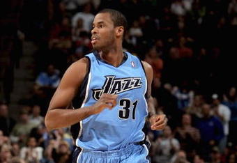 DENVER - JANUARY 17:  Jarron Collins #31 of the Utah Jazz heads up court against the Denver Nuggets at the Pepsi Center on January 17, 2008 in Denver, Colorado. The Nuggets defeated the Jazz 120-109.  NOTE TO USER: User expressly acknowledges and agrees that, by downloading and or using this photograph, user is consenting to the term and conditions of the Getty Images License Agreement.  (Photo by Doug Pensinger/Getty Images)