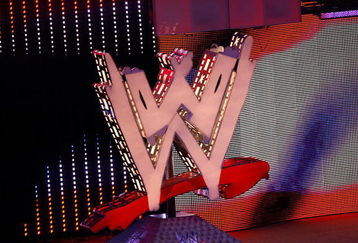 UNCASVILLE, CT - AUGUST 3:  Actor Jeremy Piven guest hosts WWE's 'Monday Night Raw' at Mohegan Sun on August 3, 2009 in Uncasville, Connecticut.  (Photo by Jim Rogash/Getty Images)