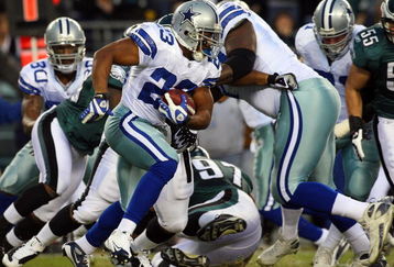 PHILADELPHIA - DECEMBER 28:  Tashard Choice #23 of the Dallas Cowboys runs the ball against the Philadelphia Eagles on December 28, 2008 at Lincoln Financial Field in Philadelphia, Pennsylvania.  (Photo by Jim McIsaac/Getty Images)