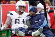 KANSAS CITY, MO - DECEMBER 14:  Nick Hardwick #61 of the San Diego Chargers leaves the field against the Kansas City Chiefs during the game on December 14, 2008 at Arrowhead Stadium in Kansas City, Missouri.  (Photo by Harry How/Getty Images)