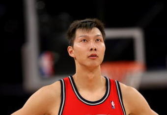 LOS ANGELES, CA - NOVEMBER 25:  Yi Jianlian #9 of the New Jersey Nets rests during a break in the game against the Los Angeles Lakers on November 25, 2008 at Staples Center in Los Angeles, California. The Lakers won 120-93.   NOTE TO USER: User expressly acknowledges and agrees that, by downloading and/or using this Photograph, user is consenting to the terms and conditions of the Getty Images License Agreement.  (Photo by Stephen Dunn/Getty Images)