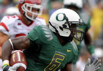 EUGENE, OR - SEPTEMBER 19: Walter Thurmond III #6 of the Oregon Ducks returns a punt for a touchdown in the first quarter of the game against the Utah Utes at Autzen Stadium on September 19, 2009 in Eugene, Oregon. Oregon won the game 31-24.  (Photo by Steve Dykes/Getty Images)