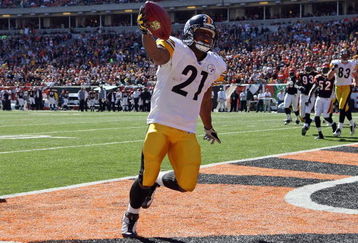 CINCINNATI - OCTOBER 19:  Mewelde Moore #21 of the Pittsburgh Steelers celebrates after scoring a touchdown during the NFL game against the Cincinnati Bengals at Paul Brown Stadium on October 19, 2008 in Cincinnati, Ohio.  (Photo by Andy Lyons/Getty Images)