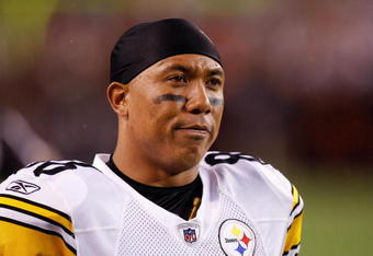 CLEVELAND, OH - SEPTEMBER 14:  Hines Ward #86 of the Pittsburgh Steelers looks on during the game against the Cleveland Browns on September 14, 2008 at Cleveland Browns Stadium in Cleveland, Ohio. The Steelers defeated the Browns 10-6. (Photo by Gregory Shamus/Getty Images)