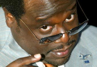 HOLLYWOOD - JULY 14:  Comedian/Actor Cedric The Entertainer attends the 12th Annual ESPY Awards held at the Kodak Theatre on July 14, 2004 in Hollywood, California.  This year's ESPY's will air Sunday, July 16th on ESPN beginning 9 PM EST/6 PM EST.  (Photo by Mark Mainz/Getty Images)