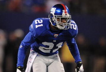 EAST RUTHERFORD, NJ - NOVEMBER 02: Kenny Phillips #21 of the New York Giants in action against the Dallas Cowboys during their game on November 2, 2008 at Giants Stadium in East Rutherford, New Jersey.  (Photo by Al Bello/Getty Images)