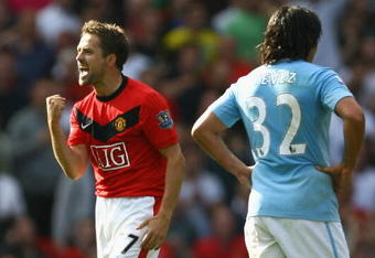 MANCHESTER, ENGLAND - SEPTEMBER 20:  Michael Owen of Manchester United celebrates scoring the winning goal in injury time during the Barclays Premier League match between Manchester United and Manchester City at Old Trafford on September 20, 2009 in Manchester, England.  (Photo by Alex Livesey/Getty Images)
