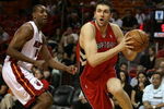 MIAMI - MARCH 05:  Andrea Bargnani #7 of the Toronto Raptors drives past Mark Blount #15 of the Miami Heat at American Airlines Arena on March 5,  2008 in Miami, Florida.  NOTE TO USER: User expressly acknowledges and agrees that, by downloading and or using this photograph, User is consenting to the terms and conditions of the Getty Images License Agreement.  (Photo by Doug Benc/Getty Images)