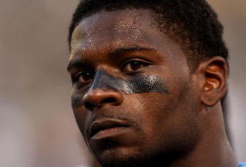 OAKLAND, CA - SEPTEMBER 14:  LaDainian Tomlinson #21 of the San Diego Chargers warms up before their game against the Oakland Raiders on September 14, 2009 at the Oakland-Alameda County Coliseum in Oakland, California.  (Photo by Ezra Shaw/Getty Images)