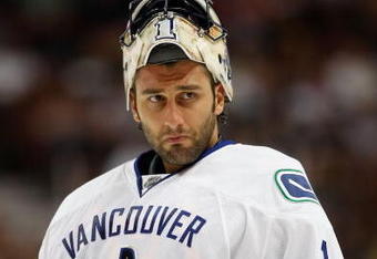 ANAHEIM, CA - SEPTEMBER 17:  Roberto Luongo #1 of the Vancouver Canucks plays during a preseason game against the Anaheim Ducks at the Honda Center on September 17, 2009 in Anaheim, California.  (Photo by Jeff Gross/Getty Images)