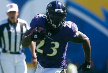 SAN DIEGO - SEPTEMBER 20:  Willis McGahee #23 of the Baltimore Ravens carries the ball against the San Diego Chargers at Qualcomm Stadium on September 20, 2009 in San Diego, California.  (Photo by Jeff Gross/Getty Images)