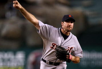 ANAHEIM, CA - AUGUST 24:  Justin Verlander #35 of the Detroit Tigers throws a pitch against the Los Angeles Angels of Anaheim on August 24, 2009 at Angel Stadium in Anaheim, California.   (Photo by Stephen Dunn/Getty Images)