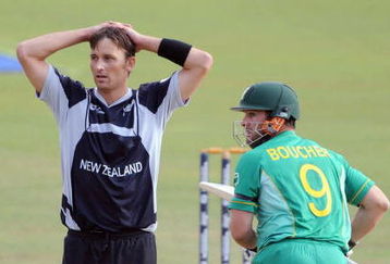 CENTURION, SOUTH AFRICA - SEPTEMBER 24: Shane Bond of New Zealand watchers as the ball goes for four during the ICC Champions Trophy match between South Africa and New Zealand from SuperSport Park on September 24, 2009 in Centurion, South Africa.  (Photo by Lee Warren/Gallo Images/Getty Images)