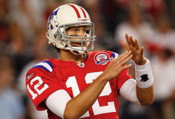 FOXBORO, MA - SEPTEMBER 14:  Quarterback Tom Brady #12 of the New England Patriots calls a time out during the second quarter against the Buffalo Bills on September 14, 2009 at Gillette Stadium in Foxboro, Massachusetts. (Photo by Jim Rogash/Getty Images)
