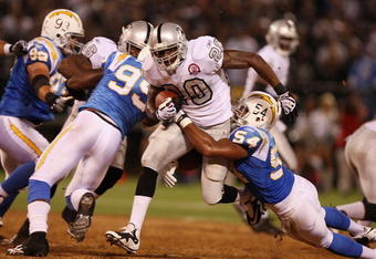 OAKLAND, CA - SEPTEMBER 14:  Darren McFadden #20 of the Oakland Raiders runs the ball against Stephen Cooper #54 of the San Diego Chargers on September 14, 2009 at the Oakland-Alameda County Coliseum in Oakland, California.  (Photo by Ezra Shaw/Getty Images)