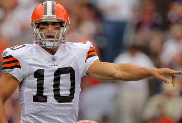 DENVER - SEPTEMBER 20:  Quarterback Brady Quinn #10 of the Cleveland Browns runs the offense against the Denver Broncos during NFL action at Invesco Field at Mile High on September 20, 2009 in Denver, Colorado. The Broncos defeated the Browns 27-6.  (Photo by Doug Pensinger/Getty Images)