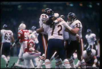 26 Jan 1986: The Chicago Bears celebrate after defensive lineman William Perry scores a touchdown during Super Bowl XX against the New England Patriots at the Superdome in New Orleans, Louisiana. The Bears won the game, 46-10.
