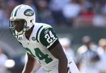 EAST RUTHERFORD, NJ - SEPTEMBER 20:  Darrelle Revis #24 of the New York Jets against the New England Patriots at Giants Stadium on September 20, 2009 in East Rutherford, New Jersey.  (Photo by Nick Laham/Getty Images)