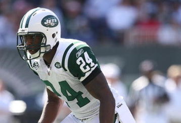 EAST RUTHERFORD, NJ - SEPTEMBER 20:  Darrelle Revis #24 of the New York Jets against the New England Patriots at Giants Stadium on September 20, 2009 in East Rutherford, New Jersey.  (Photo by Nick Laham/Getty Images)