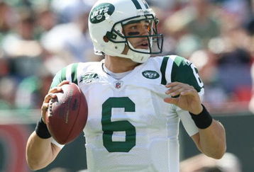 EAST RUTHERFORD, NJ - SEPTEMBER 20:  Mark Sanchez #6 of the New York Jets drops back to pass against the New England Patriots at Giants Stadium on September 20, 2009 in East Rutherford, New Jersey.  (Photo by Nick Laham/Getty Images)