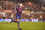SANTANDER, SPAIN - SEPTEMBER 22:  Gerard Pique of Barcelona celebrates after scoring Barcelona's third  goal against Racing Santander during the La Liga match between Racing Santander and Barcelona at El Sardinero stadium on September 22, 2009 in Santander, Spain.  (Photo by Denis Doyle/Getty Images)