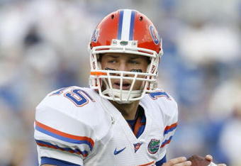 LEXINGTON, KY - SEPTEMBER 26: Quarterback Tim Tebow #15 of the Florida Gators warms up prior to the game against the Kentucky Wildcats at Commonwealth Stadium on September 26, 2009 in Lexington, Kentucky. (Photo by Andy Lyons/Getty Images)