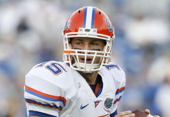 LEXINGTON, KY - SEPTEMBER 26: Quarterback Tim Tebow #15 of the Florida Gators warms up prior to the game against the Kentucky Wildcats at Commonwealth Stadium on September 26, 2009 in Lexington, Kentucky. (Photo by Andy Lyons/Getty Images)