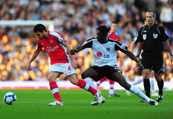 LONDON, ENGLAND - SEPTEMBER 26:  Dickson Etuhu of Fulham chases Cesc Fabregas of Arsenal during the Barclays Premier League match between Fulham and Arsenal at Craven Cottage on September 26, 2009 in London, England.  (Photo by Mike Hewitt/Getty Images)