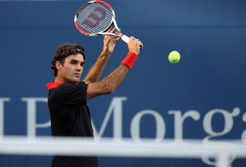 NEW YORK - SEPTEMBER 14:  Roger Federer of Switzerland returns a shot against Juan Martin Del Potro of Argentina during the Men's Singles final on day fifteen of the 2009 U.S. Open at the USTA Billie Jean King National Tennis Center on September 14, 2009 in the Flushing neighborhood of the Queens borough of New York City.  (Photo by Jim McIsaac/Getty Images)