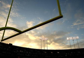 OAKLAND, CA - SEPTEMBER 14:  A general view of the goal posts before the Oakland Raiders game against the San Diego Chargers on September 14, 2009 at the Oakland-Alameda County Coliseum in Oakland, California.  (Photo by Ezra Shaw/Getty Images)