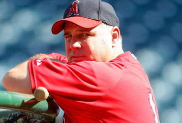 ANAHEIM, CA - AUGUST 29:  Los Angeles Angels of Anaheim manager Mike Scioscia looks on during batting practice prior to the game against the Oakland Athletics at Angel Stadium on August 29, 2009 in Anaheim, California. The Athletics defeated the Angels 4-3.  (Photo by Jeff Gross/Getty Images)