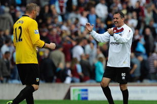 BURNLEY, ENGLAND - AUGUST 23:  Burnley Manager Owen Coyle celebrates with Brian Jensen at the end of the Barclays Premier League match between Burnley and Everton at Turf Moor on August 23, 2009 in Burnley, England.  (Photo by Michael Regan/Getty Images)