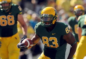 EUGENE, OR - SEPTEMBER 26: Ed Dickson #83 of the Oregon Ducks heads upfield with a catch in the third quarter of the game against the California Bears at Autzen Stadium on September 26, 2009 in Eugene, Oregon. Dickson scored three touchdowns as the Ducks upset the Bears 42-3.(Photo by Steve Dykes/Getty Images)