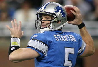 DETROIT - NOVEMBER 23:  Quarterback Drew Stanton #5 of the Detroit Lions drops back to pass against the Tampa Bay Buccaneers during the NFL game at Ford Field on November 23, 2008 in Detroit, Michigan.  The Buccaneers defeated the Lions 38-20.  (Photo by Christian Petersen/Getty Images)