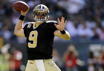PHILADELPHIA - SEPTEMBER 20:  Drew Brees #9 of the New Orleans Saints looks for an open man during a game against the Philadelphia Eagles at Lincoln Financial Field on September 20, 2009 in Philadelphia, Pennsylvania.  (Photo by Jeff Zelevansky/Getty Images)