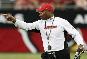 GLENDALE, AZ - SEPTEMBER 13:  Head coach  Mike Singletary of the San Francisco 49ers calls to players during the NFL game against the Arizona Cardinals at the Universtity of Phoenix Stadium on September 13, 2009 in Glendale, Arizona.  The 49ers defeated the Cardinals 20-16.  (Photo by Christian Petersen/Getty Images)