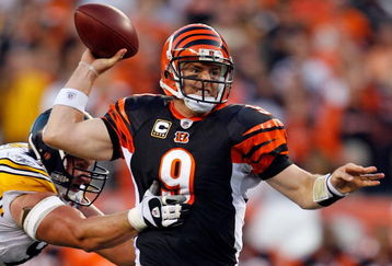 CINCINNATI - SEPTEMBER 27:  Carson Palmer #9 of the Cincinnati Bengals throws the ball during the NFL game against the Pittsburgh Steelers at Paul Brown Stadium on September 27, 2009 in Cincinnati, Ohio.  The Bengals won 23-20.  (Photo by Andy Lyons/Getty Images)