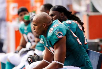 SAN DIEGO - SEPTEMBER 27:  Linebacker Jason Taylor #99 of the Miami Dolphins  reacts on the sideline during their loss to San Diego Chargers, 23-13, during the NFL football game at Qualcomm Stadium on September 27, 2009 in San Diego, California.  (Photo by Kevork Djansezian/Getty Images)
