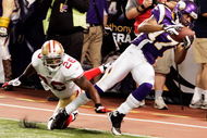 MINNEAPOLIS, MN - SEPTEMBER 27: Greg Lewis #17 of the Minnesota Vikings catches a 32-yard pass for a touchdown with two seconds on the clock against Mark Roman #26 of the San Francisco 49ers at Hubert H. Humphrey Metrodome on September 27, 2009 in Minneapolis, Minnesota. The Vikings defeated the 49ers 27-24. (Photo by Genevieve Ross/Getty Images)