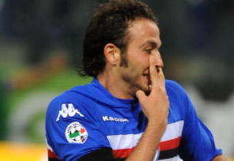 GENOA, ITALY - SEPTEMBER 26: Giampaolo Pazzinoi of UC Sampdoria celebrates scoring his team's first goal during the Serie A match between UC Sampdoria and FC Inter Milan at Stadio Luigi Ferraris on September 26, 2009 in Genoa, Italy.  (Photo by Massimo Cebrelli/Getty Images)