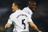 LIEGE, BELGIUM - SEPTEMBER 16:  Thomas Vermaelen of Arsenal celebrates his goal with William Gallas during the UEFA Champions League Group H match between Standard Liege and Arsenal at the Sclessin Stadium on September 16, 2009 in Liege, Belgium.  (Photo by Jamie McDonald/Getty Images)