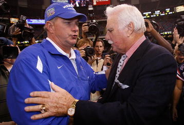 NEW ORLEANS - DECEMBER 21:  Head coach Howard Schnellenberger (R) of the Florida Atlantic University Owls is congratulated by Head coach Tommy West of the Memphis University Tigers in the New Orleans Bowl on December 21, 2007 at the Louisiana Superdome in New Orleans, Louisiana.  (Photo by Chris Graythen/Getty Images)
