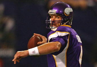 MINNEAPOLIS - SEPTEMBER 27: Brett Favre #4 of the Minnesota Vikings passes the ball against the San Francisco 49ers at the Hubert H. Humphrey Metrodome on September 27, 2009 in Minneapolis, Minnesota. The Vikings defeated the 49ers 27-24. (Photo by Jonathan Daniel/Getty Images)