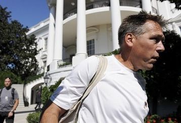 Jim_zorn_at_the_white_house_feature