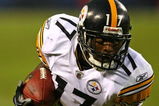 CHICAGO - SEPTEMBER 20: Mike Wallace #17 of the Pittsburgh Steelers runs after a catch against the Chicago Bears on September 20, 2009 at Soldier Field in Chicago, Illinois. The Bears defeated the Steelers 17-14. (Photo by Jonathan Daniel/Getty Images)