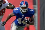 TAMPA, FL - SEPTEMBER 27:  Running back Ahmad Bradshaw #44 of the New York Giants runs the ball as defender Ryan Sims #98 of the Tampa Bay Buccaneers pursues him during the game at Raymond James Stadium on September 27, 2009 in Tampa, Florida.  (Photo by J. Meric/Getty Images)