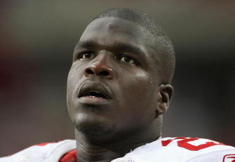 GLENDALE, AZ - SEPTEMBER 13:  Running back Frank Gore #21 of the San Francisco 49ers stands on the sidelines during the NFL game against the Arizona Cardinals at the Universtity of Phoenix Stadium on September 13, 2009 in Glendale, Arizona. The 49ers defeated the Cardinals 20-16.  (Photo by Christian Petersen/Getty Images)