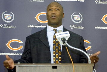 LIBERTYVILLE, IL - JANUARY 15:  Lovie Smith, former defensive coordinator for the St. Louis Rams, gestures as he announces his four year contract as head coach of the Chicago Bears at a media conference on January 15, 2004 in Libertyville, Illinois.  (Photo by Aynsley Floyd/Getty Images)